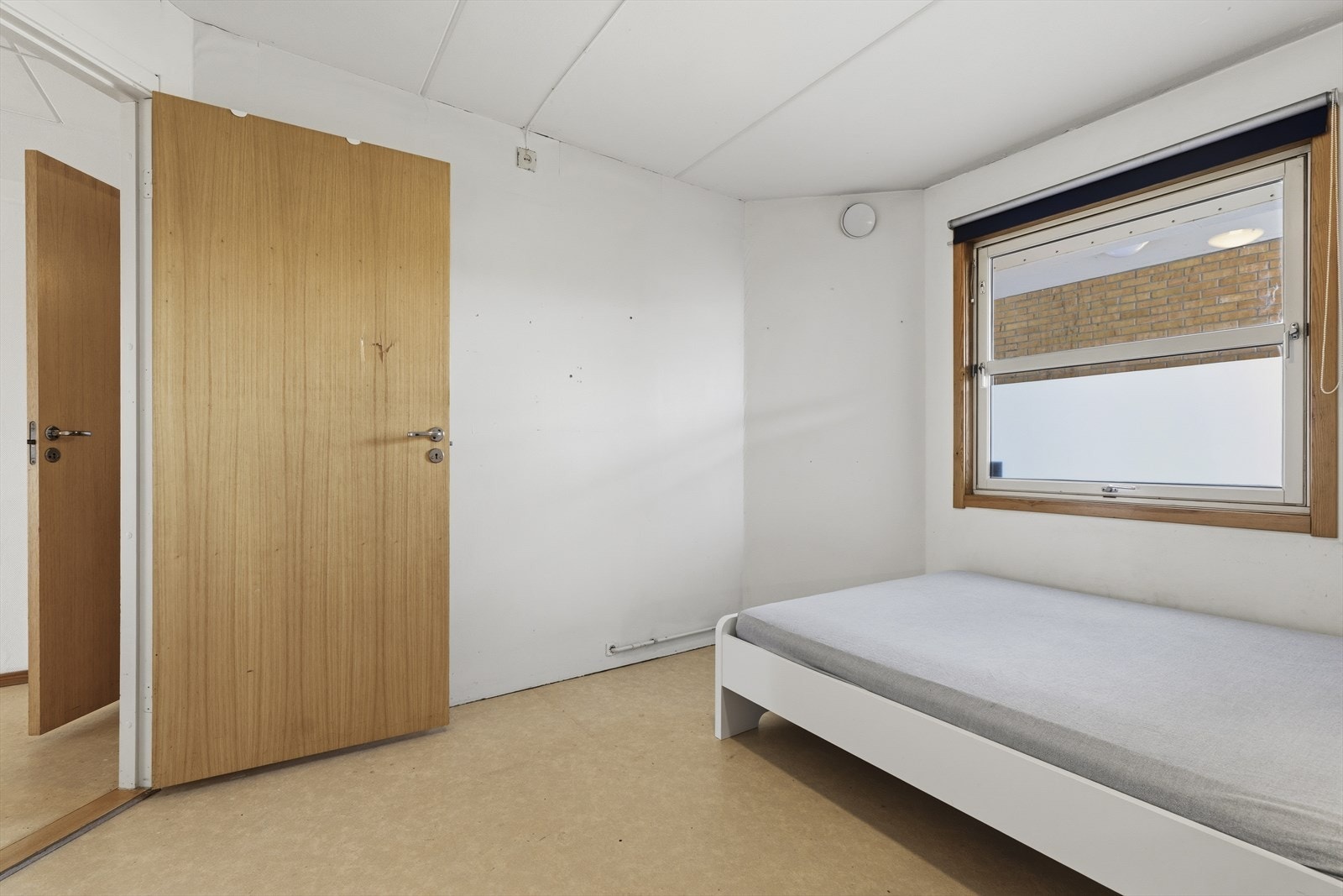 Leiligheten har en smart planløsning med soverom på hver side av leiligheten. Galleribilde