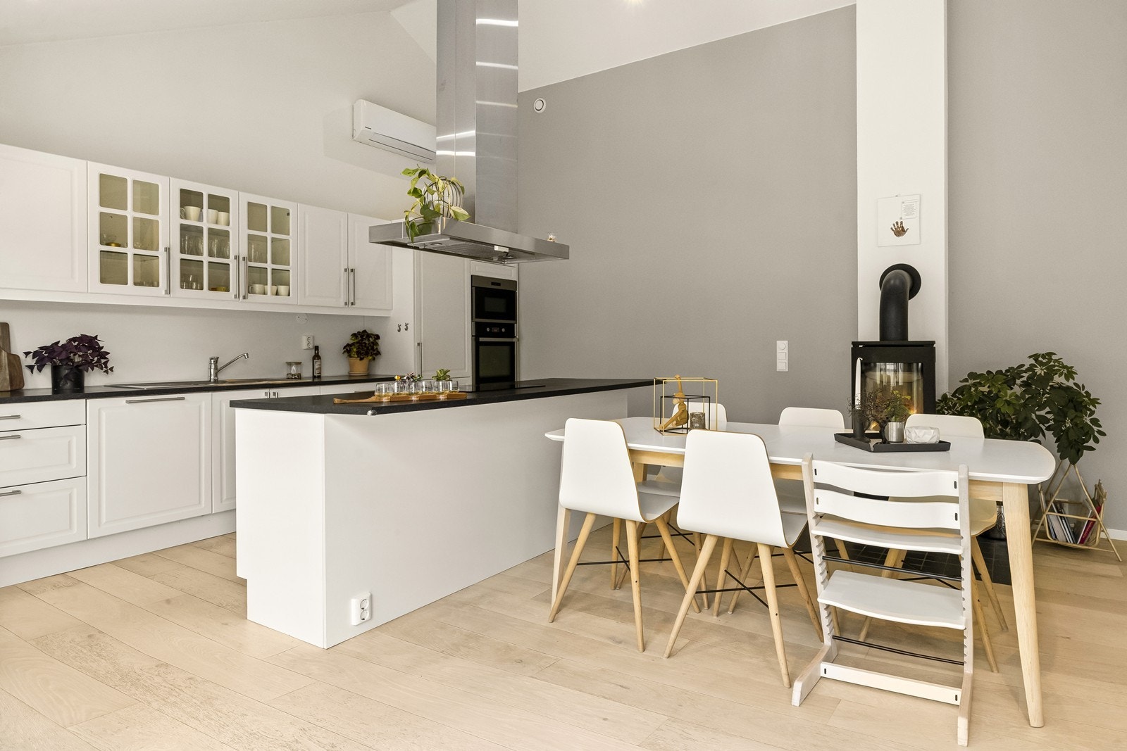 God avsatt plass for spisebord. Galleribilde