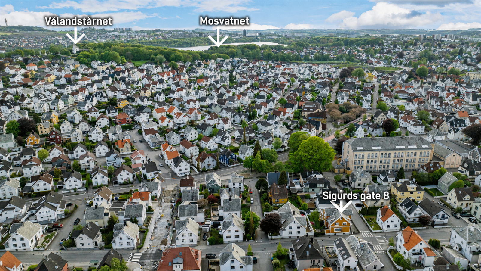 Fra leiligheten er det kort avstand til Mosvatnet, Vålandsskogen og Vålandstårnet med populære rekreasjonsområder med flotte turstier, badeplasser og gode muligheter for trening og friluftsliv året rundt Galleribilde