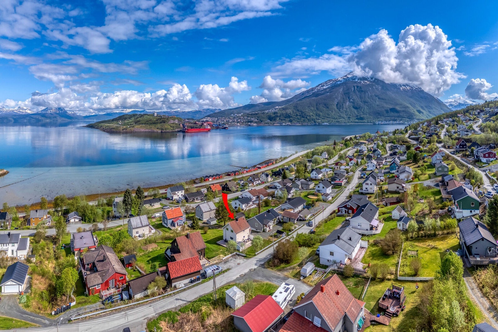 Boligen har en fri og fin beliggenhet. Galleribilde