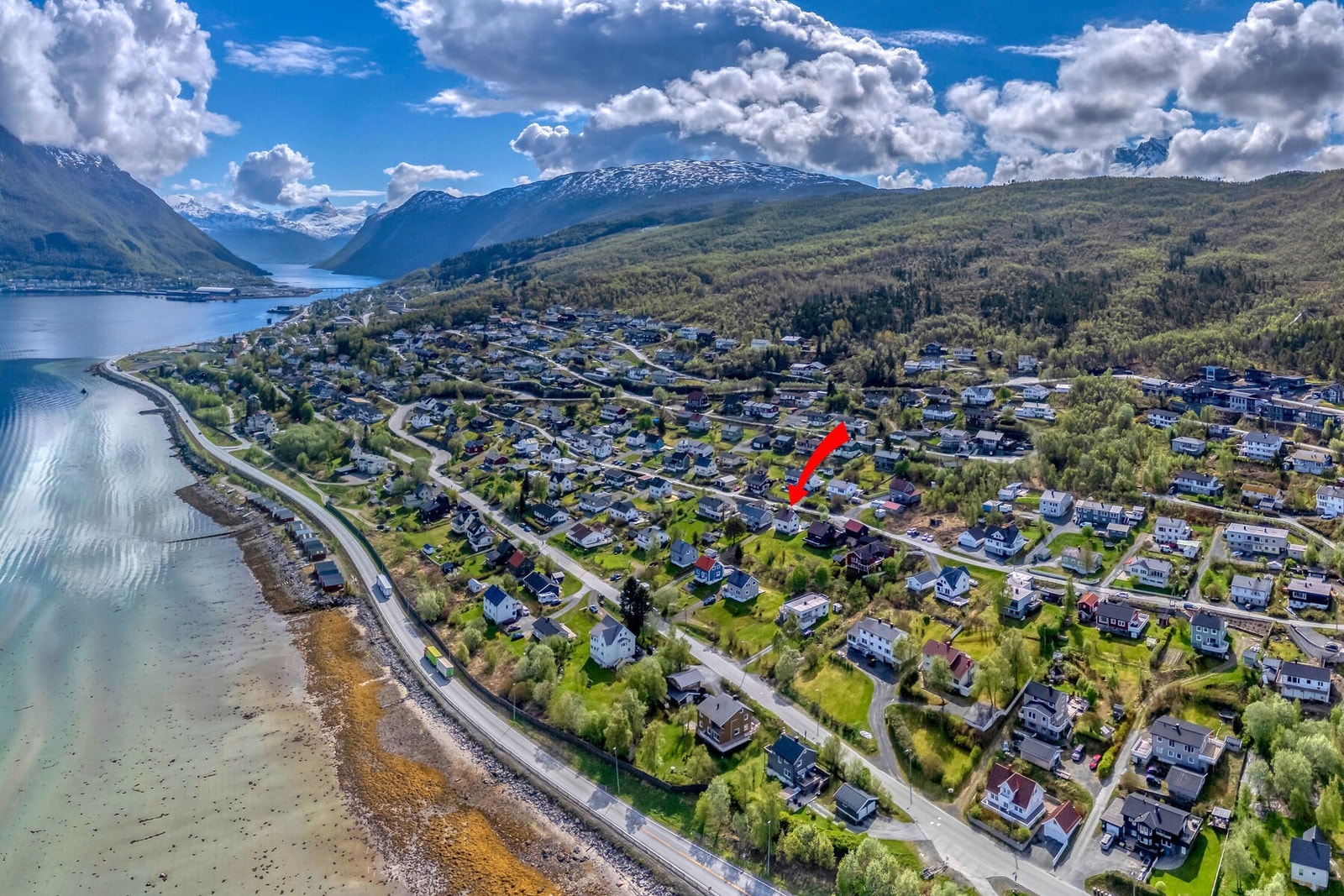 Nærhet til sjøen og flotte turområder. Galleribilde
