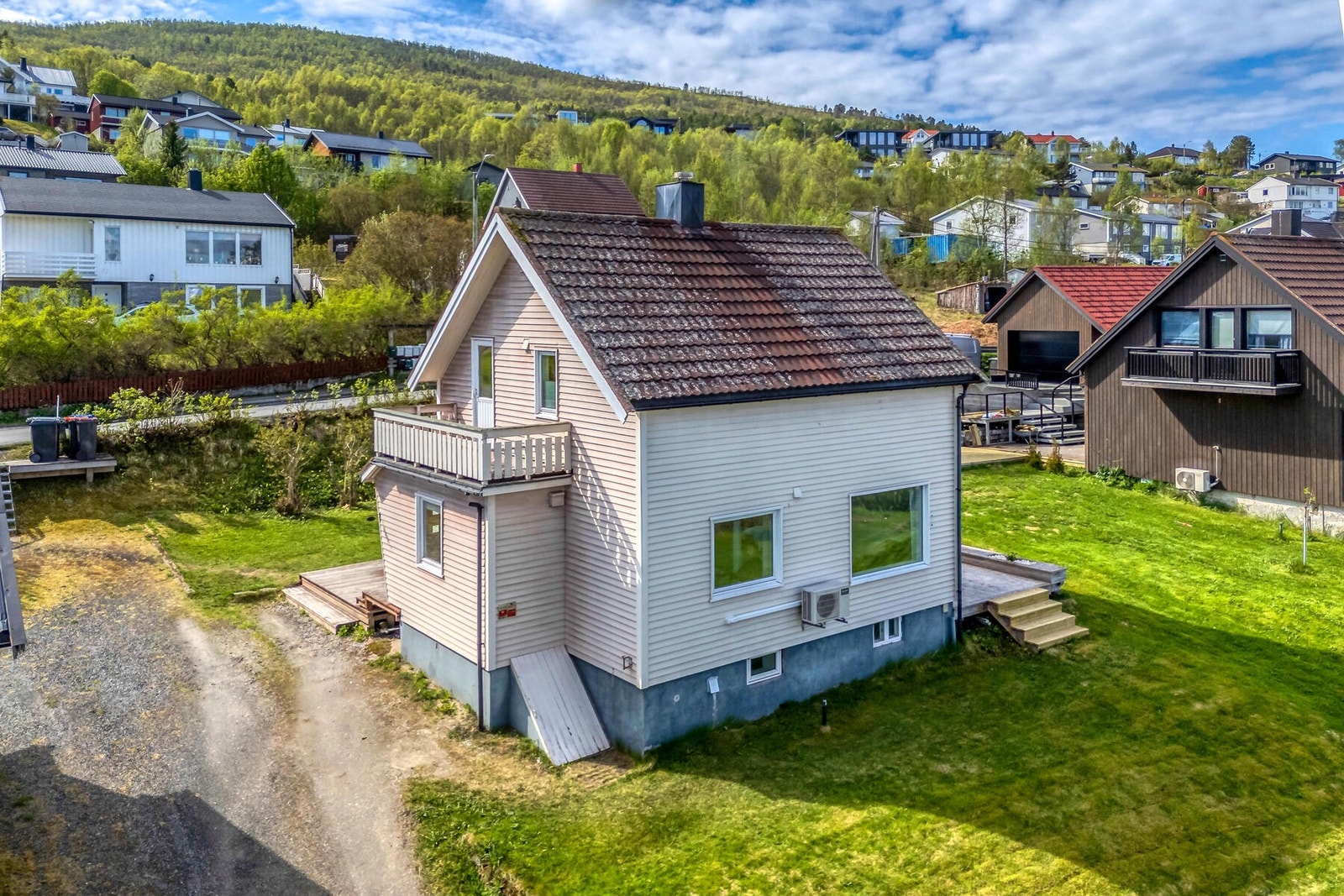 Boligen sett fra adkomstsiden. Galleribilde