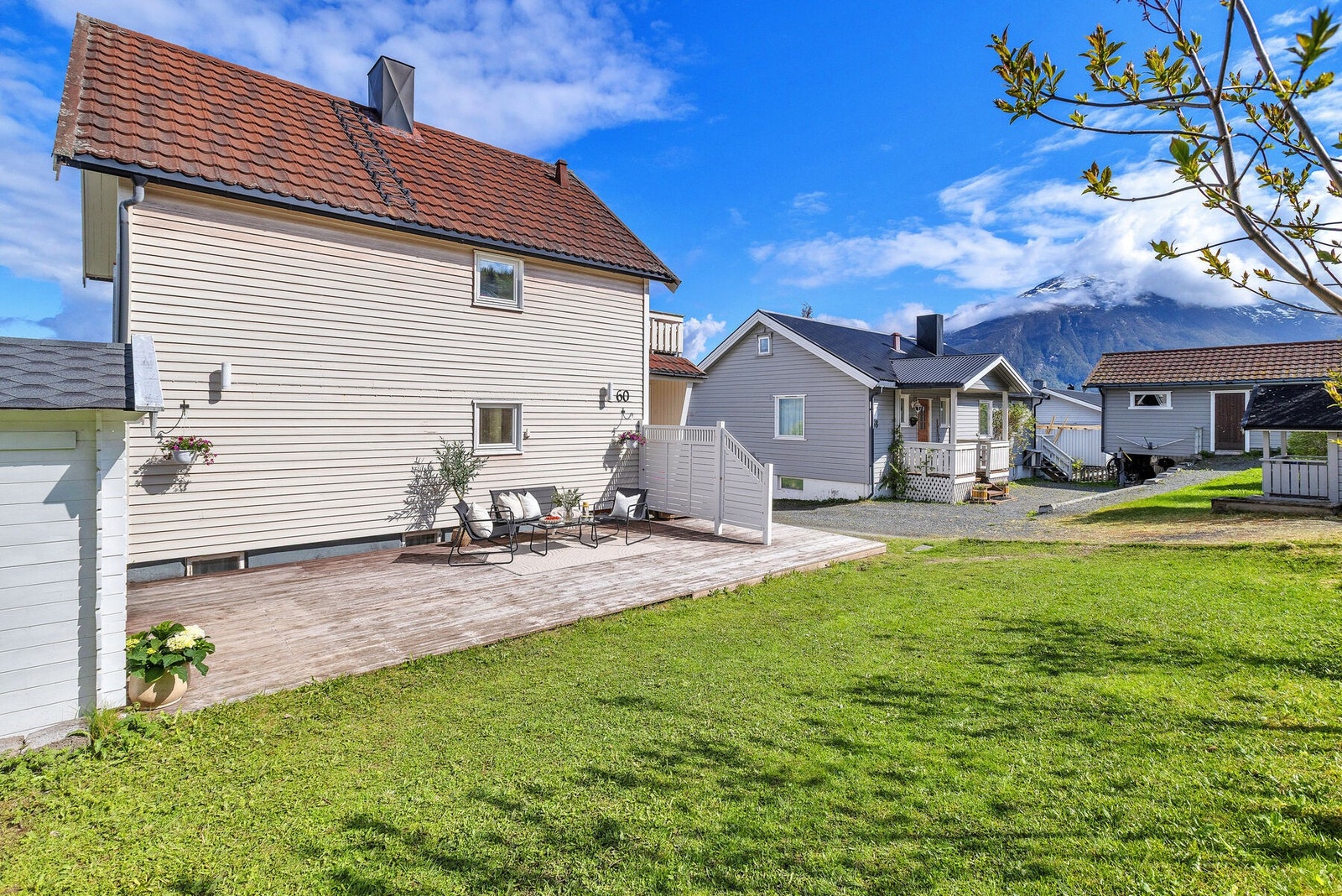 Den store markterrassen på 52 m² ble bygget ca 2017. Galleribilde