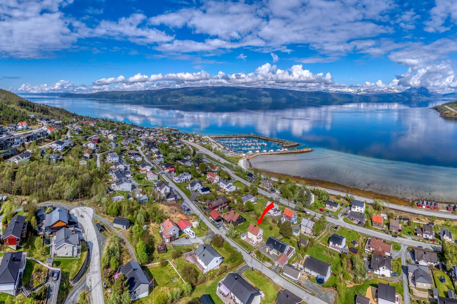 Eiendommen ligger i et attraktivt og barnevennlig område på Ankenes. Galleribilde