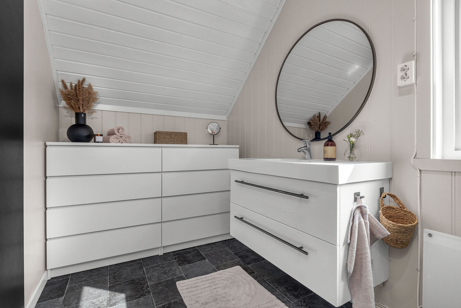 Badet på loftet ble pusset opp i 2010 Galleribilde