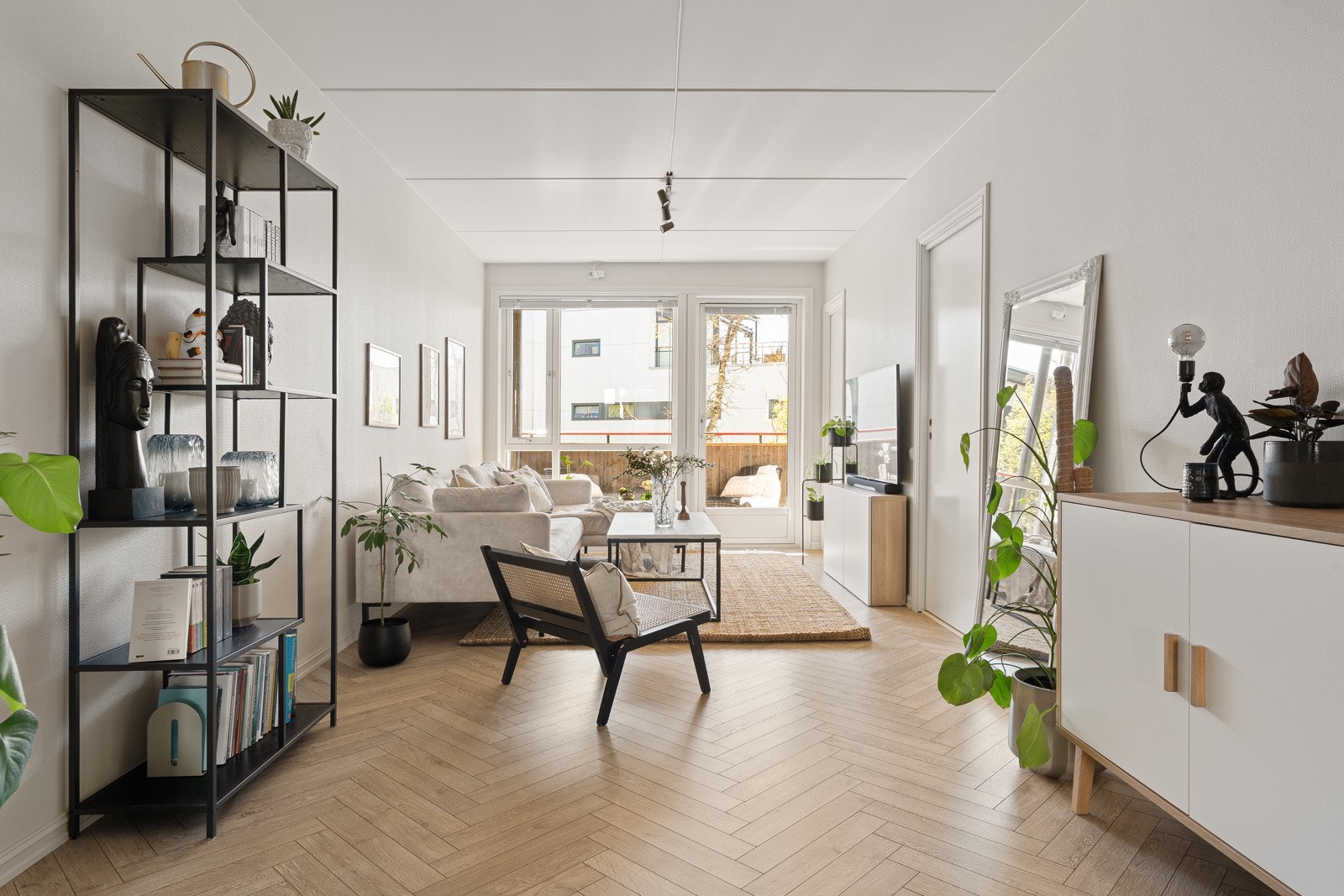 Lys og luftig selveier med gjennomgående lysinnslipp. Galleribilde