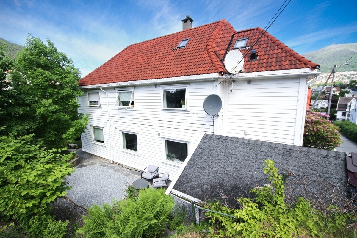 Egen hagebod for sykler, kofferter og lignende. Galleribilde