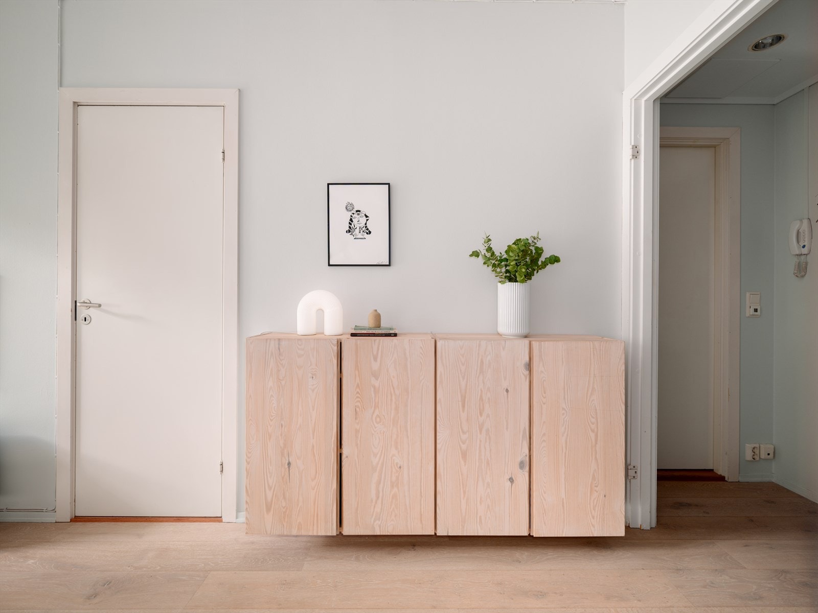 Oppbevaringsmuligheter som blir et dekorativt element i rommet. Galleribilde