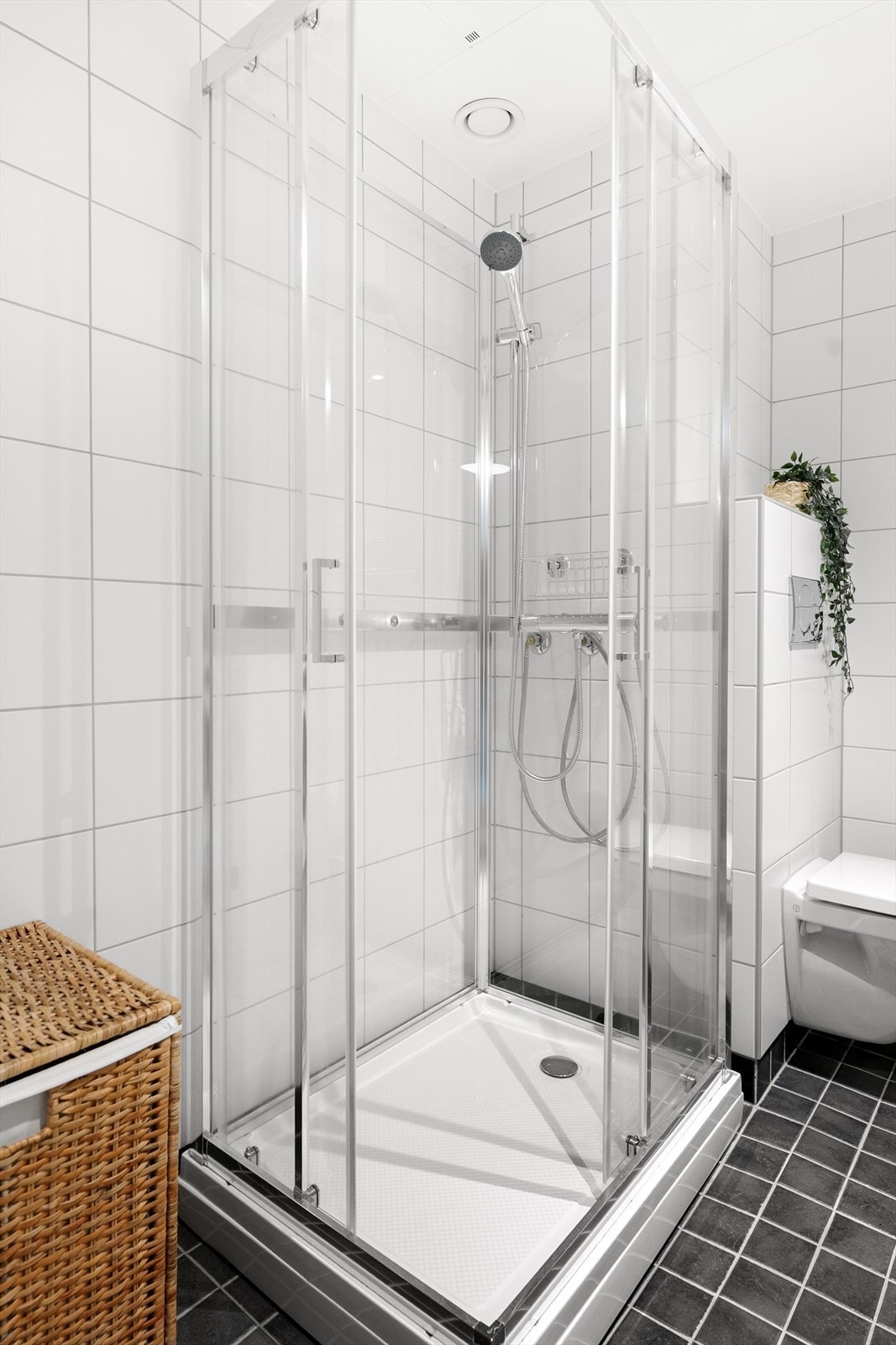 Nytt dusjkabinett ble satt inn i 2025. Galleribilde