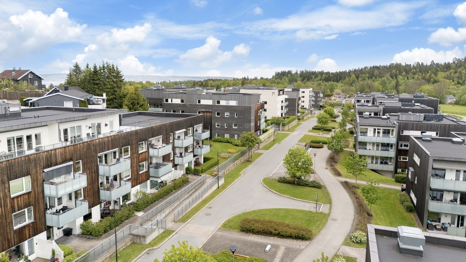 Her bor dere i et rolig, veletablert nabolag med kort vei til det aller meste. Galleribilde