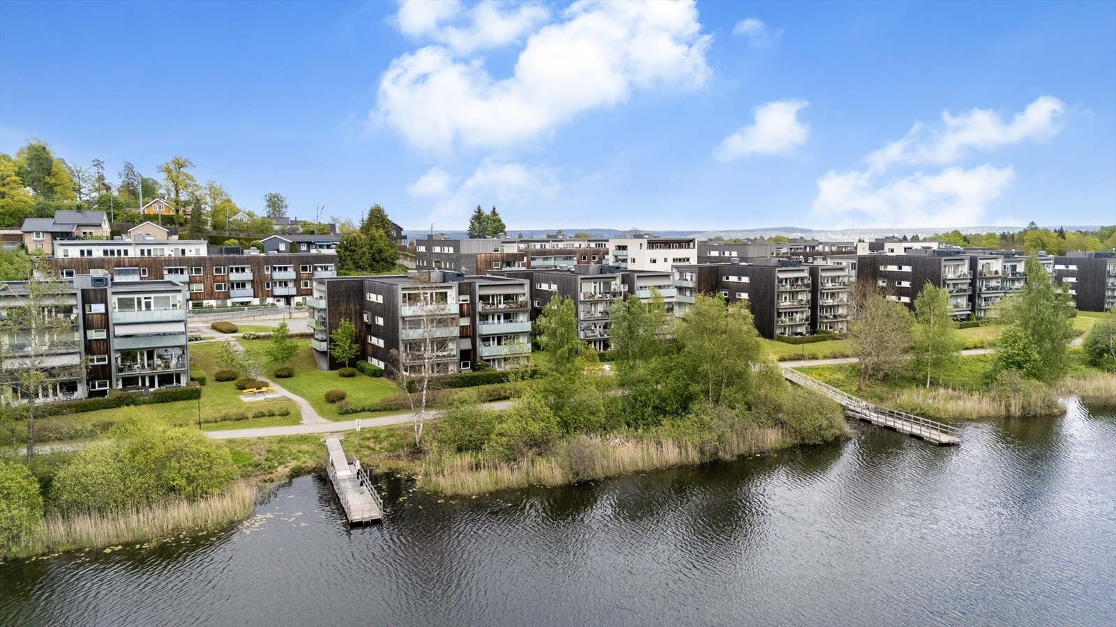 Bondivann ligger i umiddelbar nærhet, og innbyr til bading om sommeren. Galleribilde