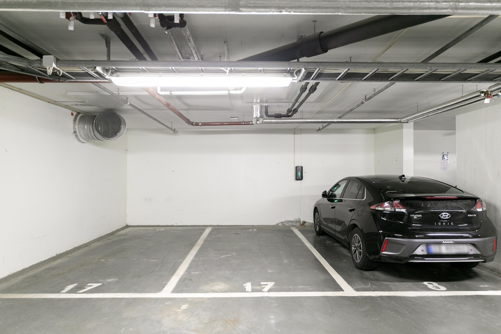 Garasjeplass med el-lader følger leiligheten. Galleribilde