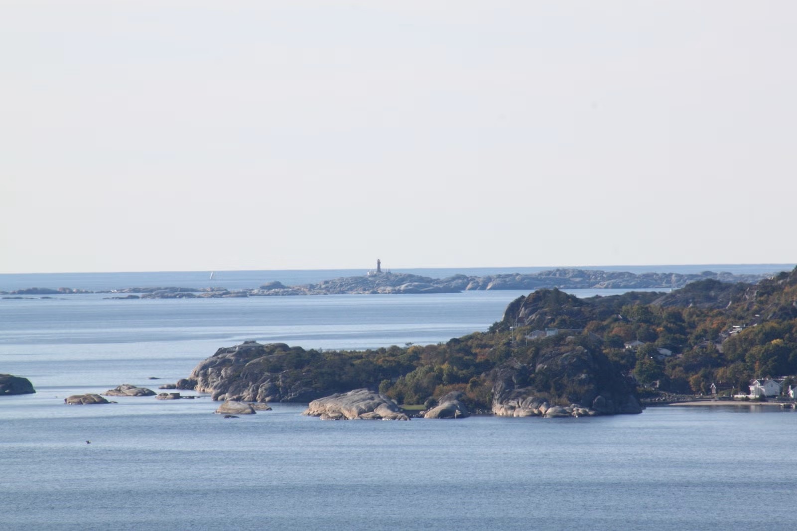 Selgers egne bilder; Utsikt til Svenner fyr fra Vardås. Galleribilde