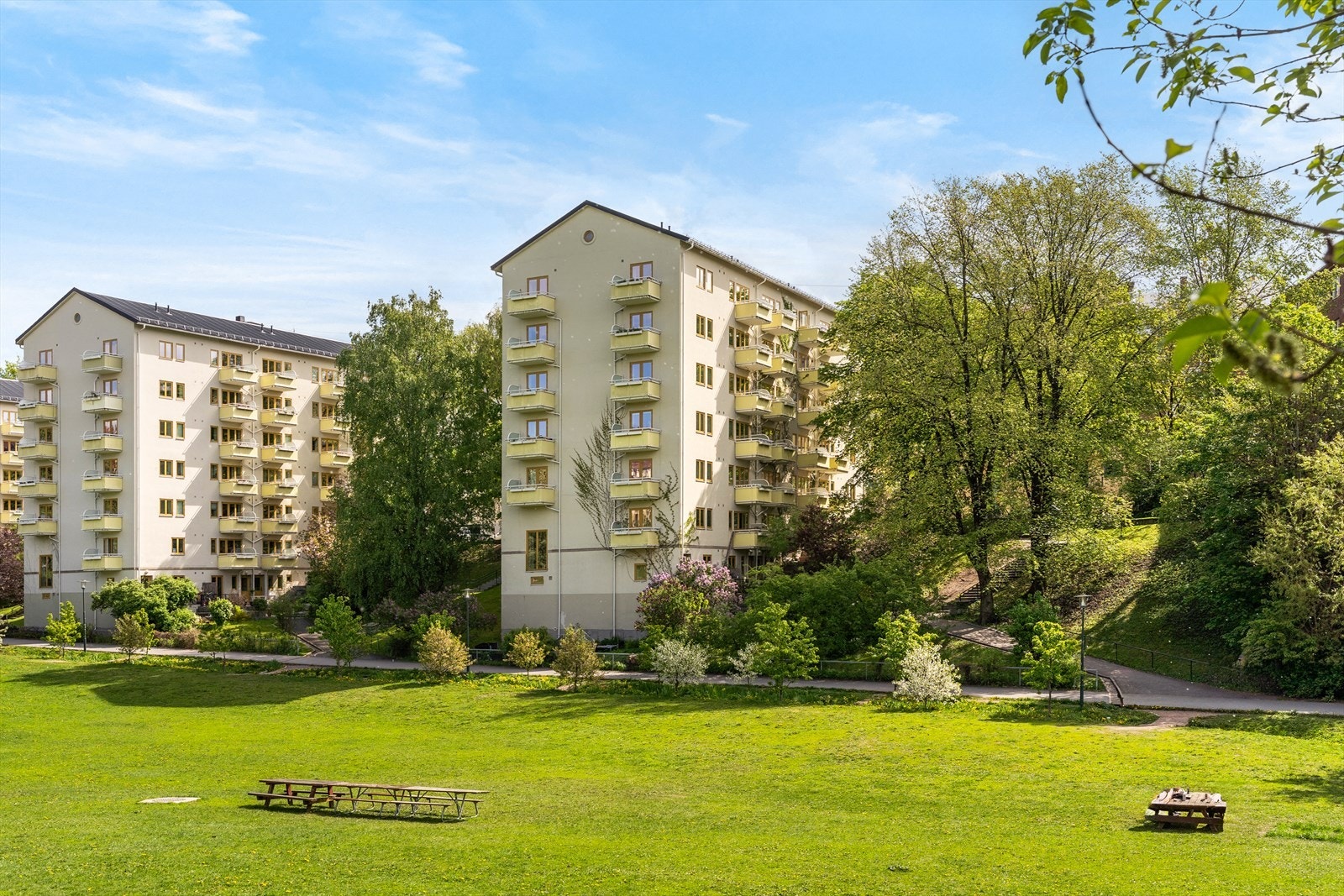 Her bor du svært sentralt med alt av servicetilbud i nærheten, men samtidig stille og rolig med flotte parkområder og Akerselva i umiddelbar nærhet. Galleribilde