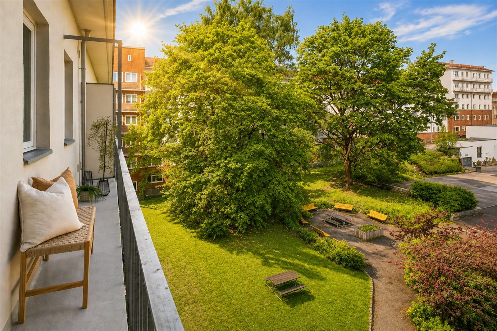 En gjennomgående og delikat 2-roms toppleilighet med populær og sentral beliggenhet ved Alexander Kiellands plass/Iladalen. Hyggelig balkong mot bakgård. Bildet er KI redigert. Galleribilde