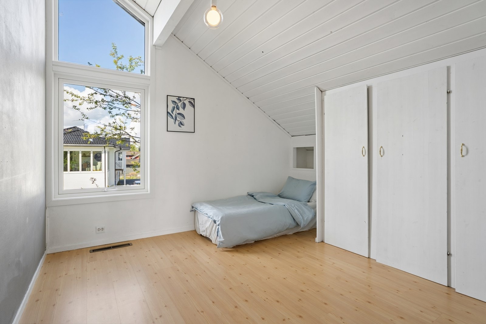 Rommene egner seg like godt som barnerom, gjesterom eller hjemmekontor - alt etter behov. Galleribilde