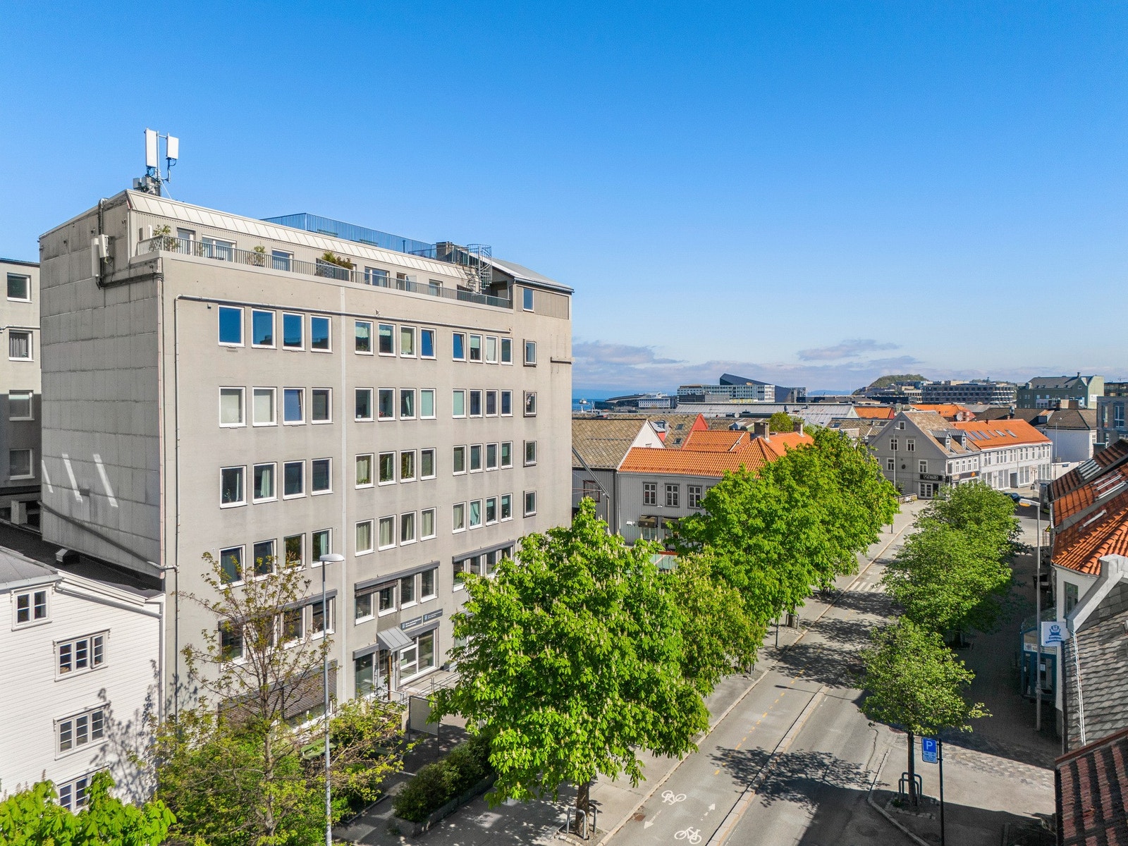 Veldrevet borettslag som nå får nytt avfallsrom og sykkelparkering i kjelleren (finansiering i orden). Galleribilde