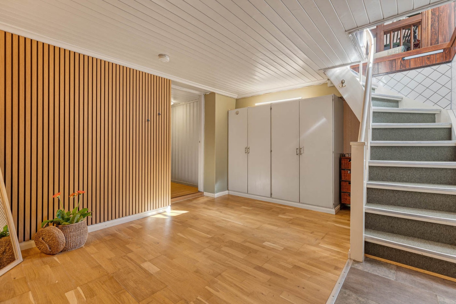 Gang/entre med garderobe og god plass til sko og jakker. Galleribilde