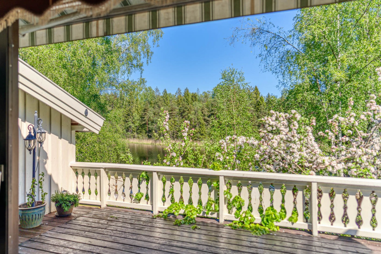 Nydelig utsikt fra stue og veranda. Galleribilde