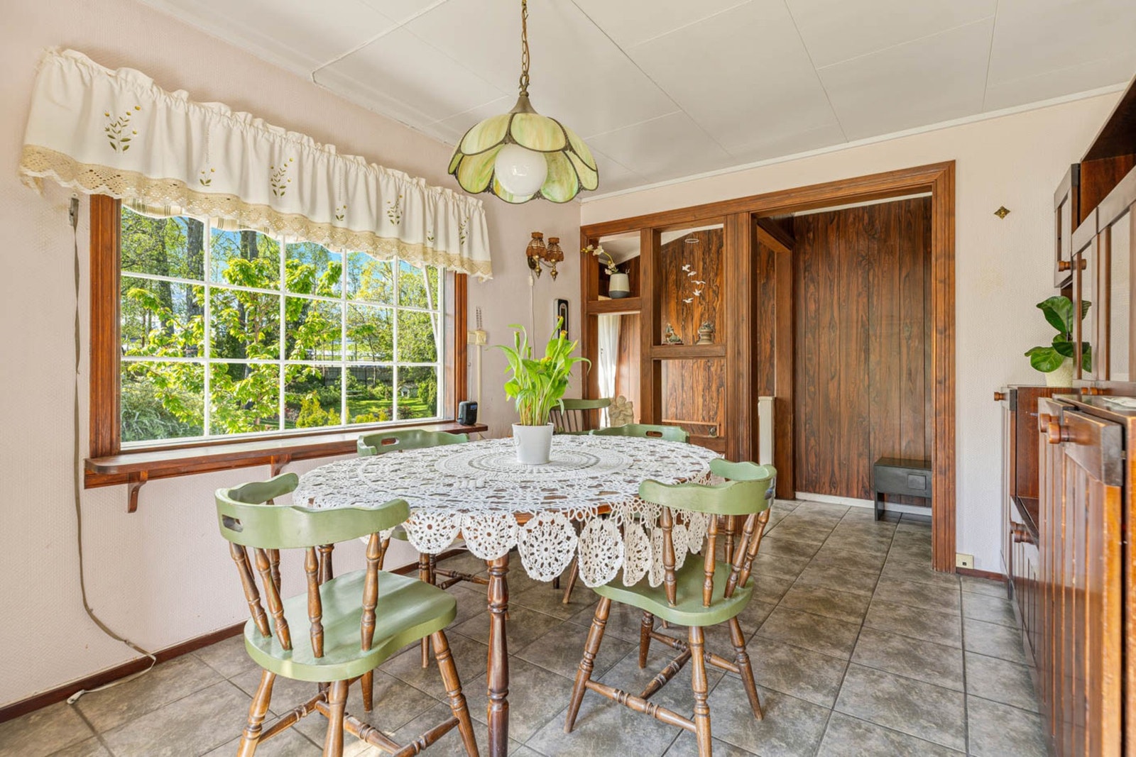 God plass til stort spisebord for hele familien. Galleribilde