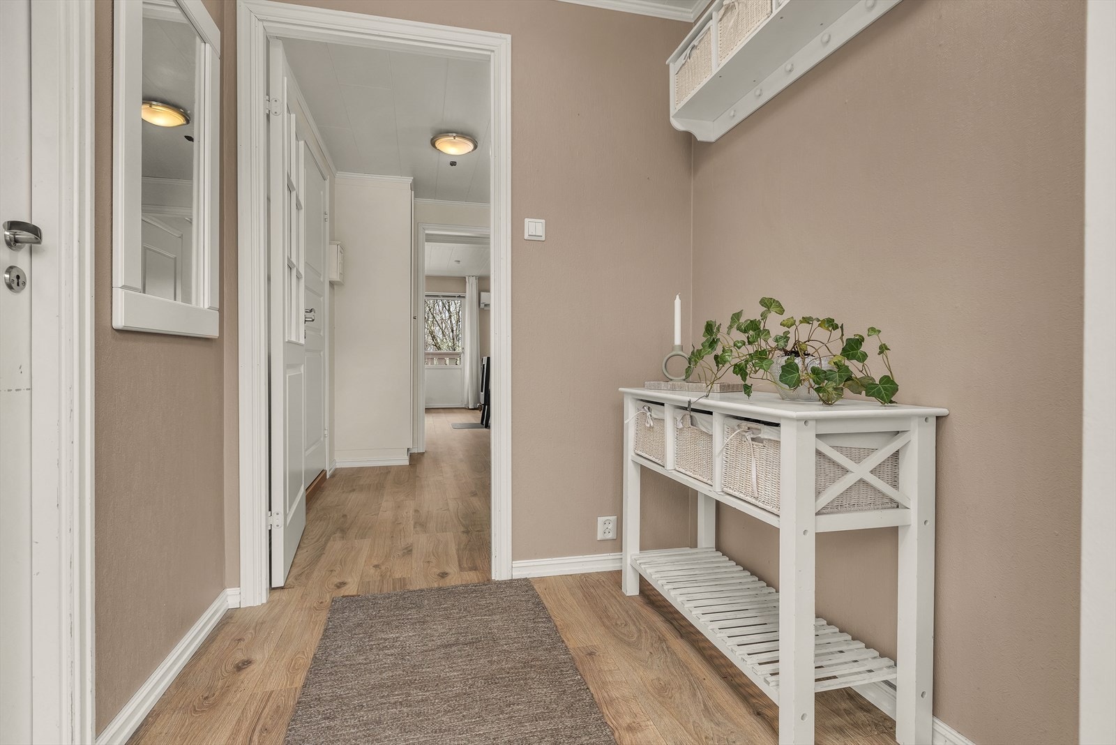 Entré - Velkommen inn Galleribilde