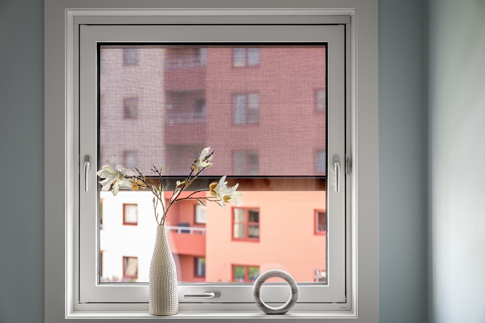 Det er utvendige elektriske screens på begge soverommene Galleribilde