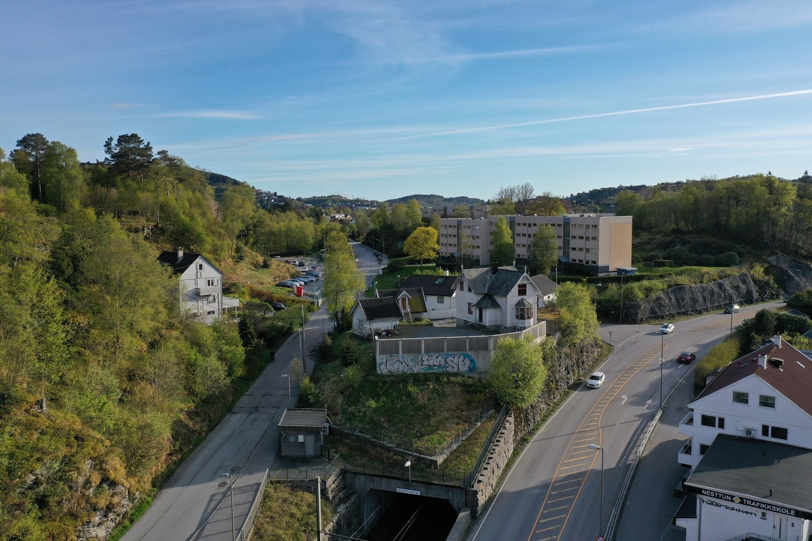 Dronebilde av eiendommen sett fra nord Galleribilde