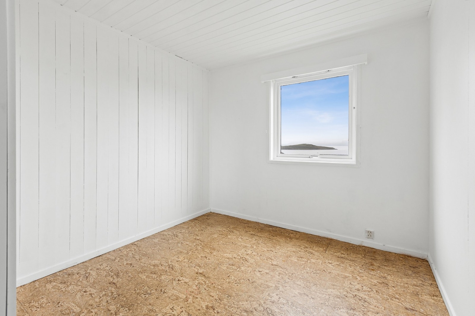 Boligen har totalt tre soverom, dette ligger i underetasje. Foto: EFKT Galleribilde