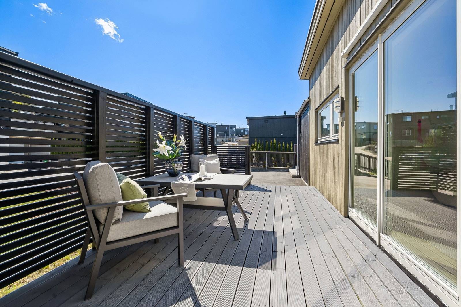 Terrasse med tilgang fra kjøkkenet 20 kvm Galleribilde