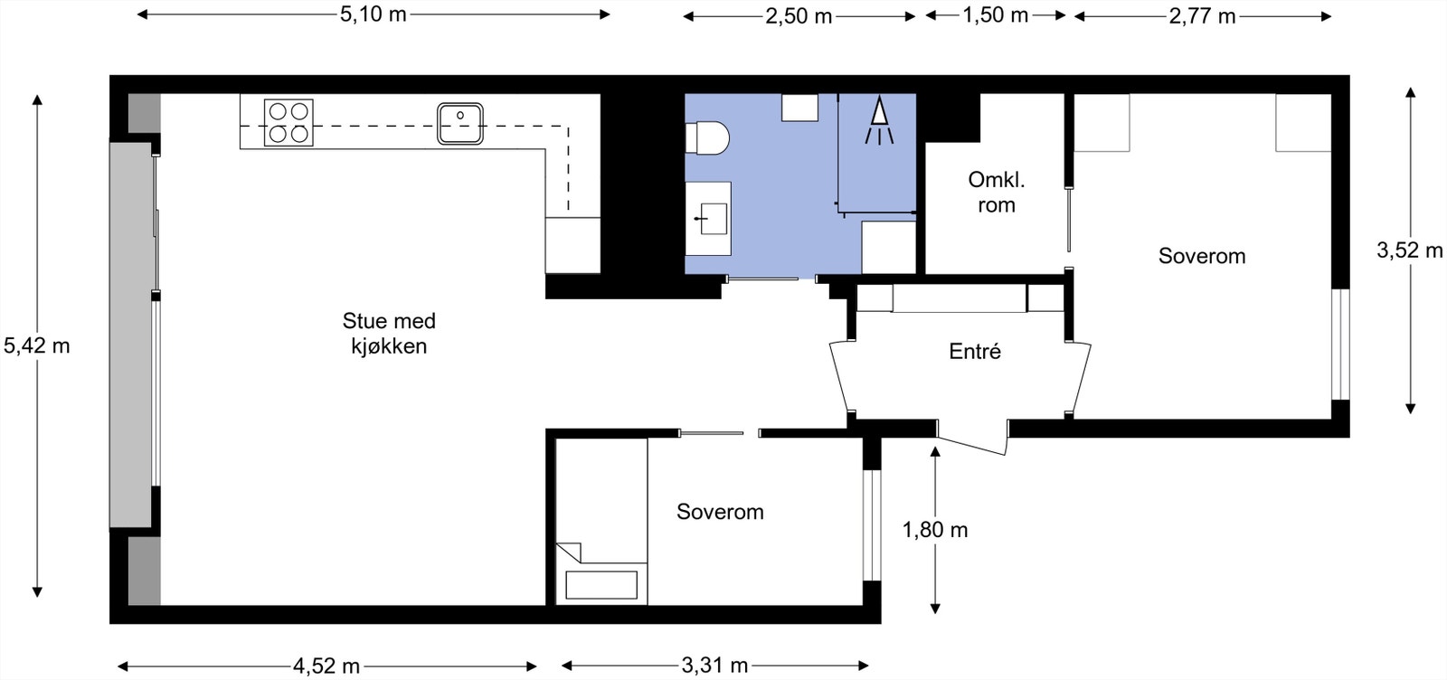 Leiligheten har en effektiv planløsning med to soverom, åpen stue- og kjøkkenløsning, og et praktisk omkledningsrom i tilknytning til hovedsoverommet Galleribilde