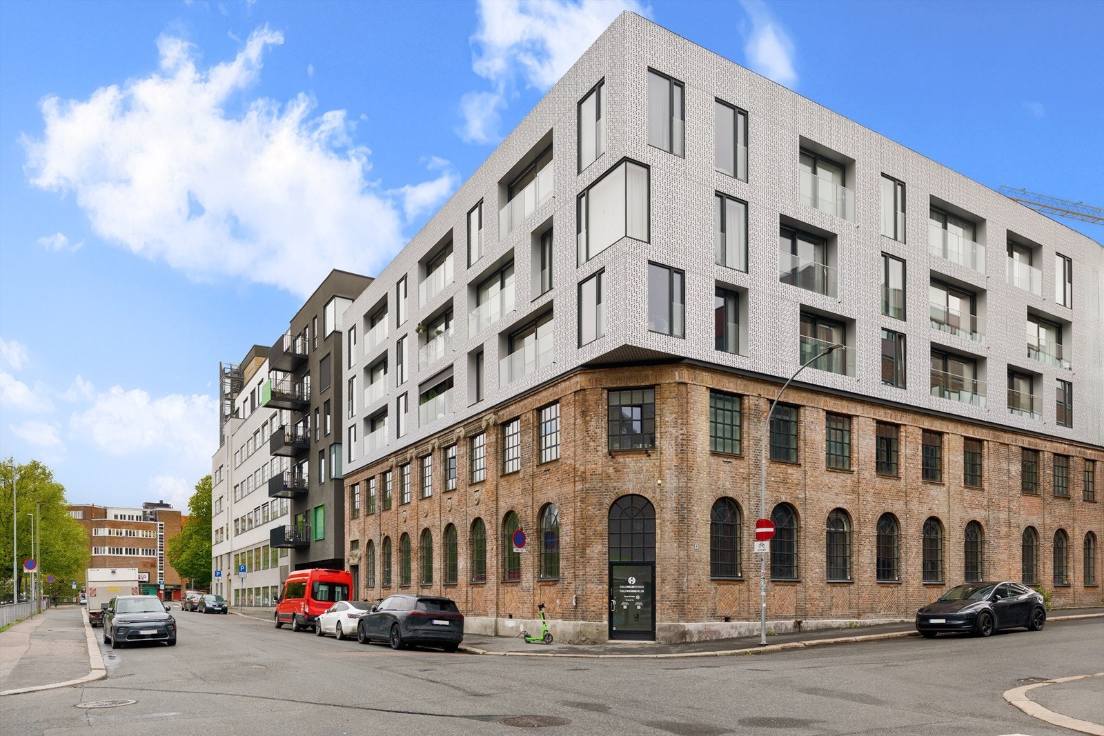 Malmøgata ligger sentralt, men tilbaketrukket på Rodeløkka med "Løkkas" levende gater i umiddelbar gangavstand. Galleribilde