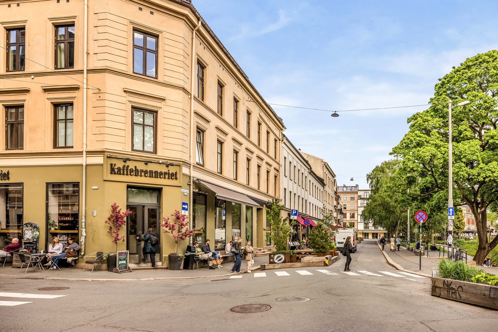 Rikt utvalg av kaféer, restauranter, barer og spennende nisjebutikker. Galleribilde
