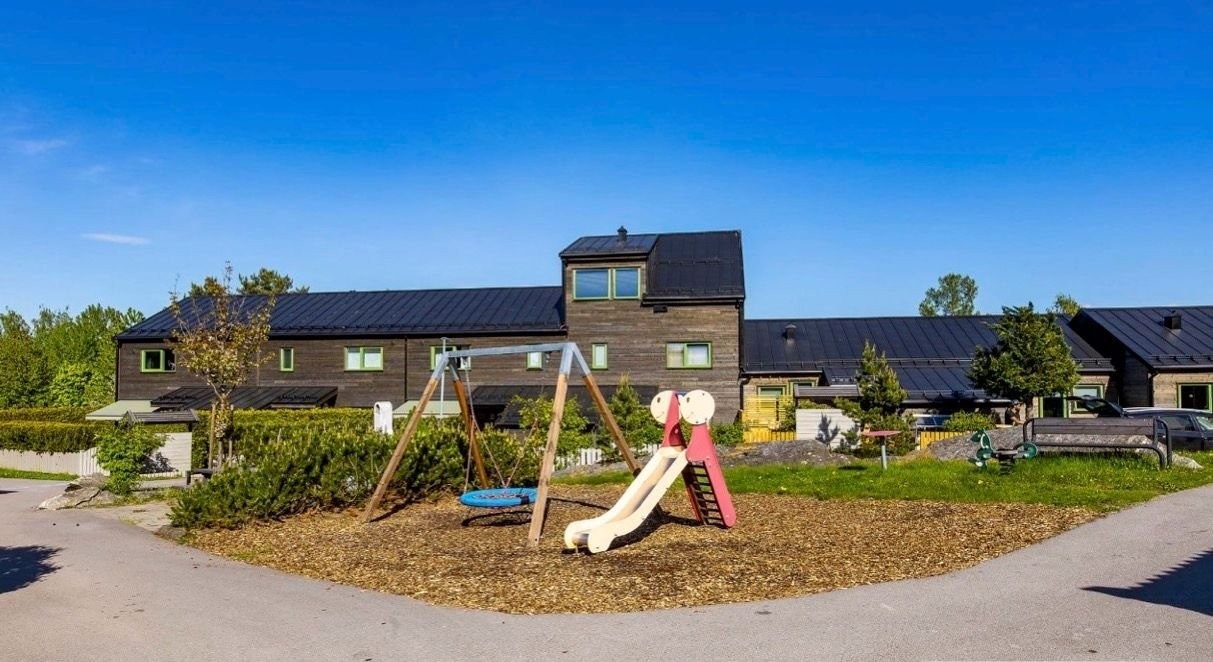 Et trivelig og barnevennlig nabolag er rammen rundt selve boligen. Galleribilde