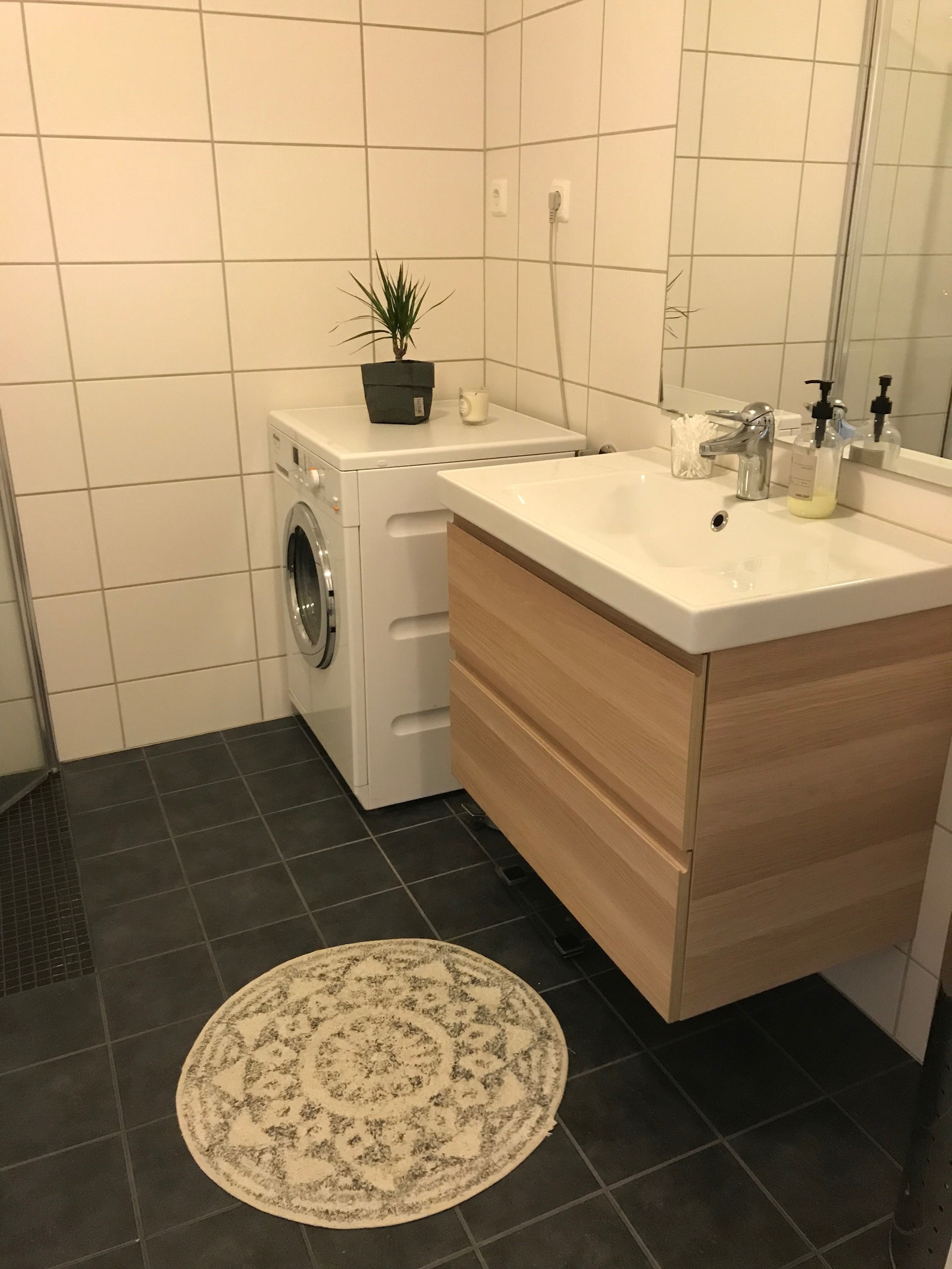 Fint bad med varmekabler i gulv. Galleribilde