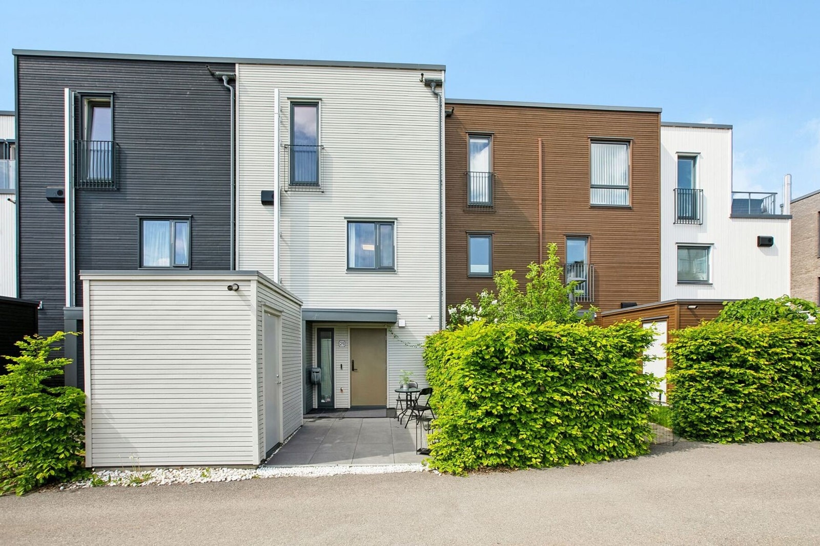 Velkommen til Langbråten 25, presentert av &Partners ved Henrik Jensen, tlf. 99 69 24 27. Galleribilde