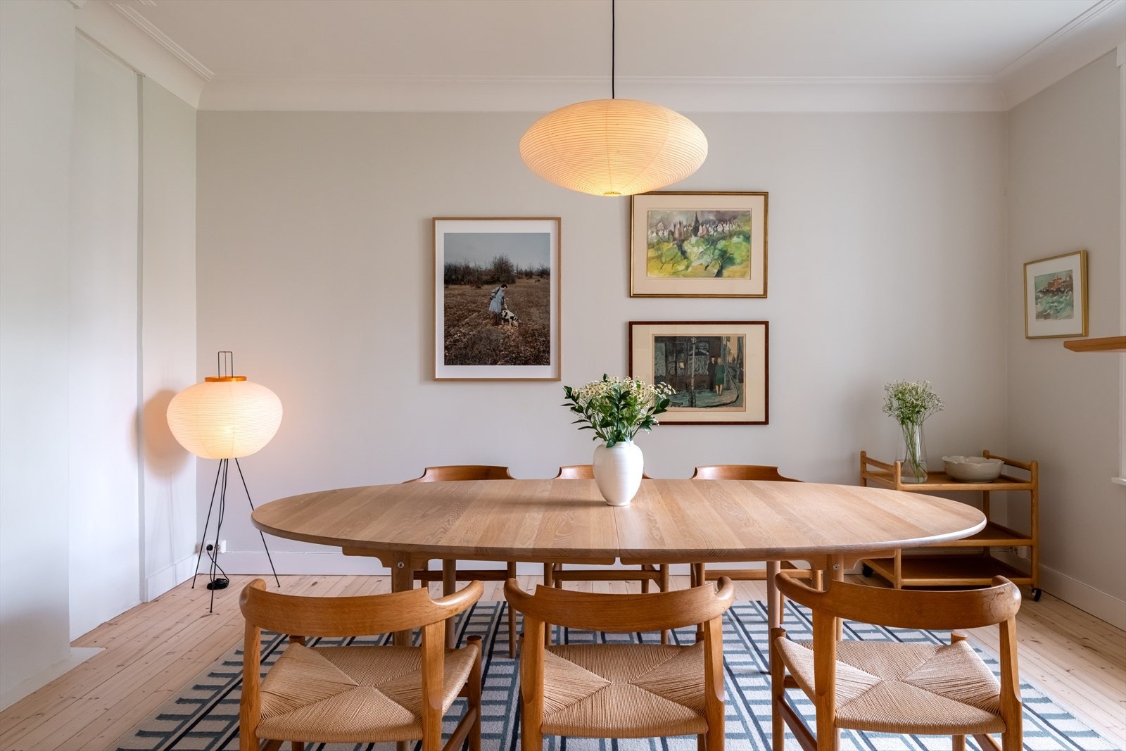 Separat spisestue med god plass til langbord. Galleribilde