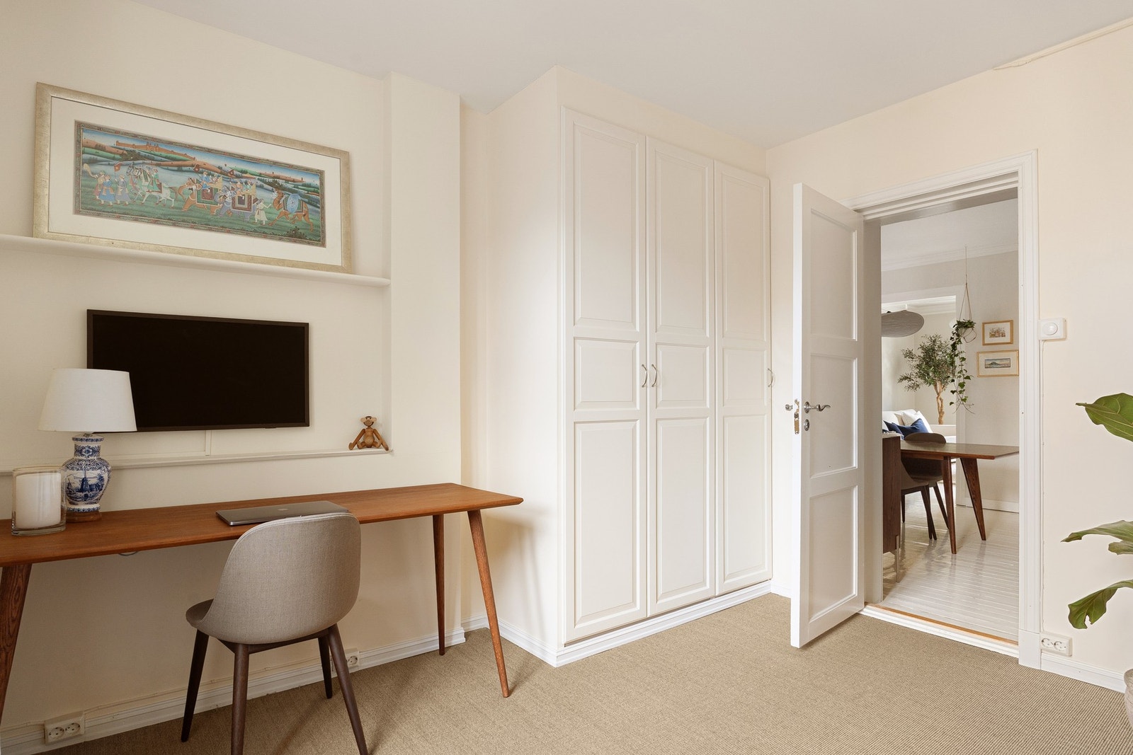 Soverom II er også et innbydende soverom med plass til seng, garderobe og skrivebord. Galleribilde