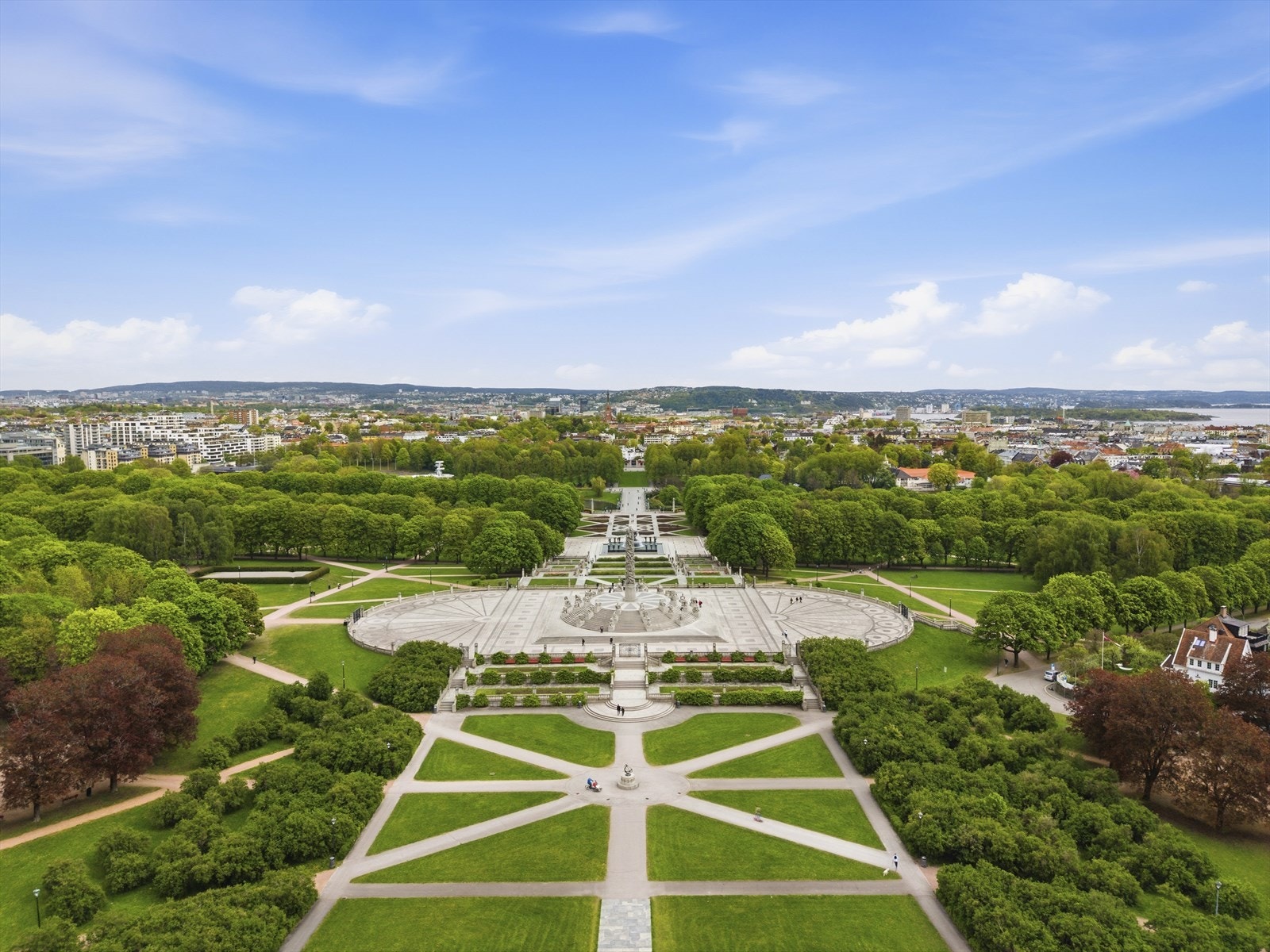 Svært kort vei ned til Frognerparken. Velkommen på visning i Borgenbakken 16! Galleribilde