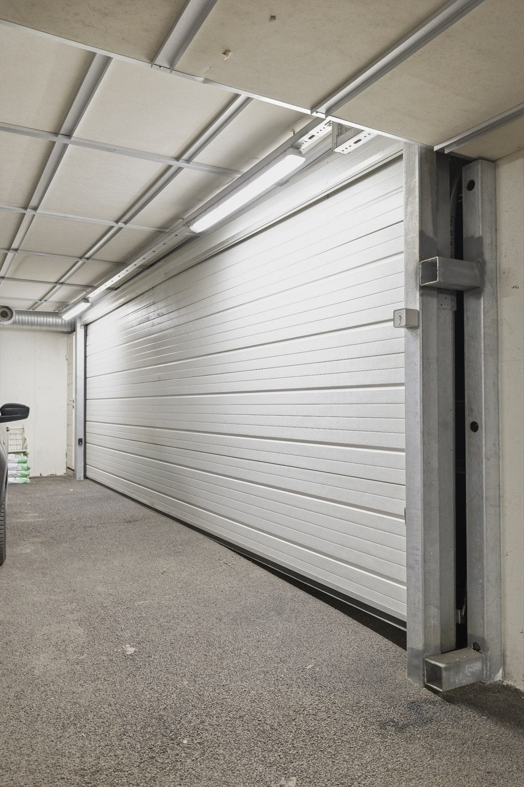 Egen garasjeport inne i sameiets garasjeanlegg Galleribilde