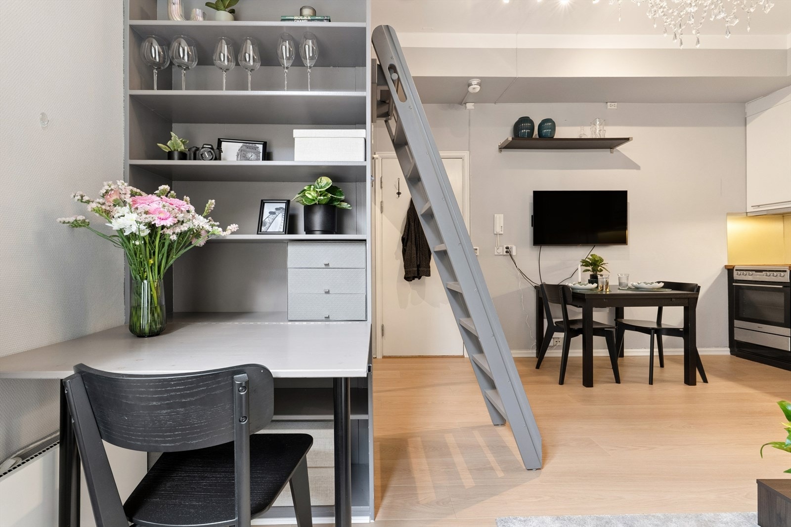 Det er også en naturlig plass til et spisebord og tilhørende stoler. Galleribilde