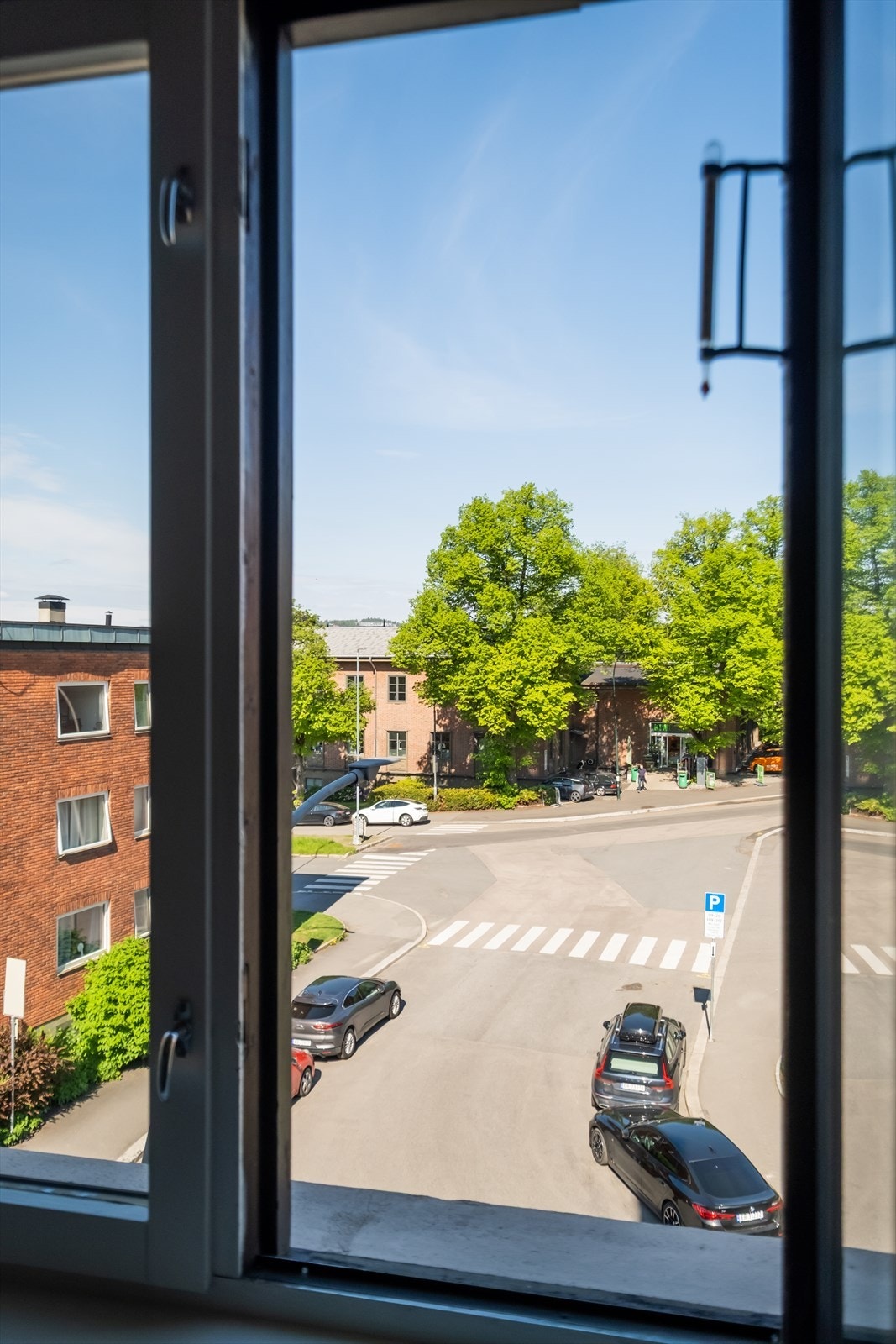 Leiligheten ligger luftig til i 3. etasje. Galleribilde