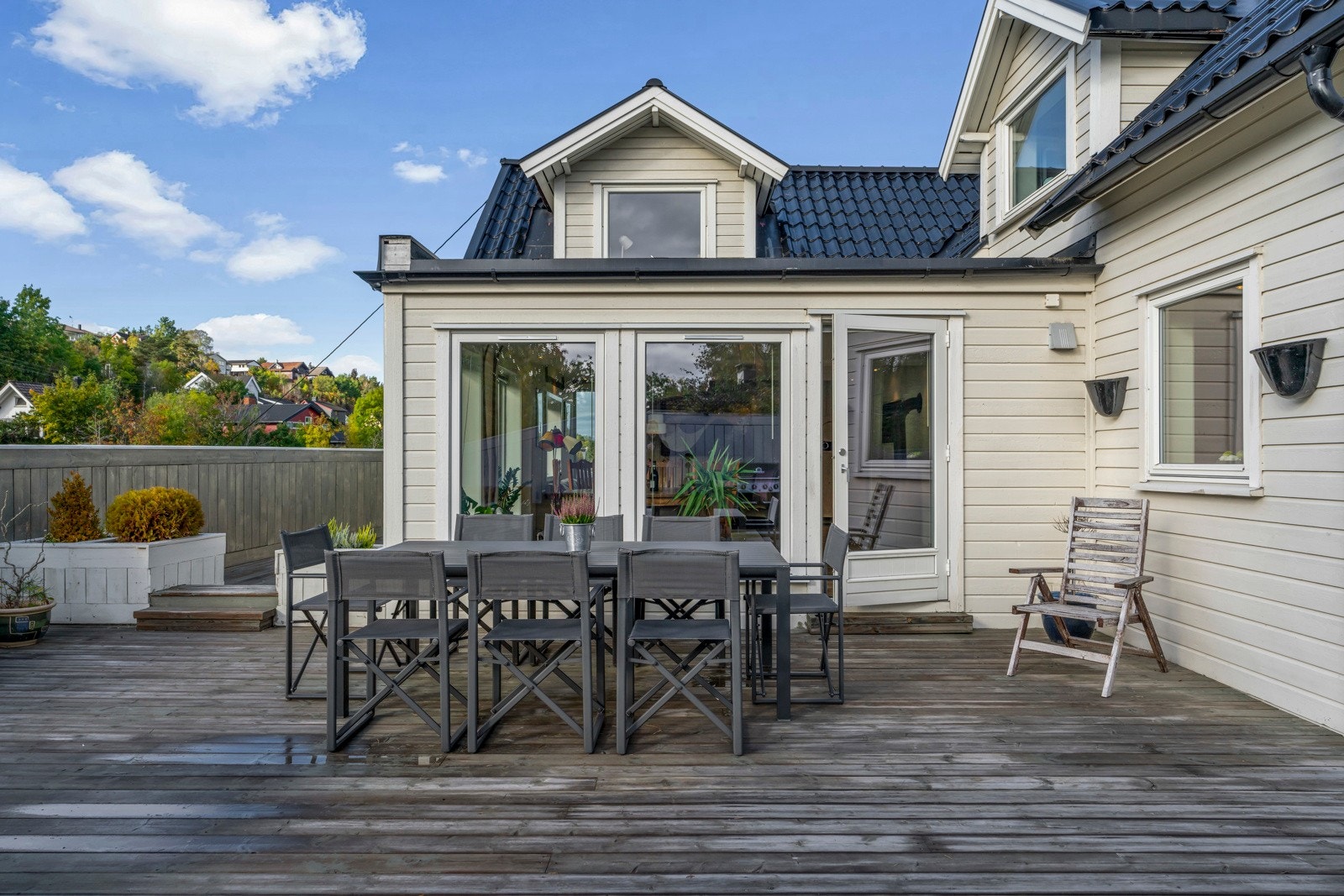 Tomten ligger høyt og byr på mye sol Galleribilde