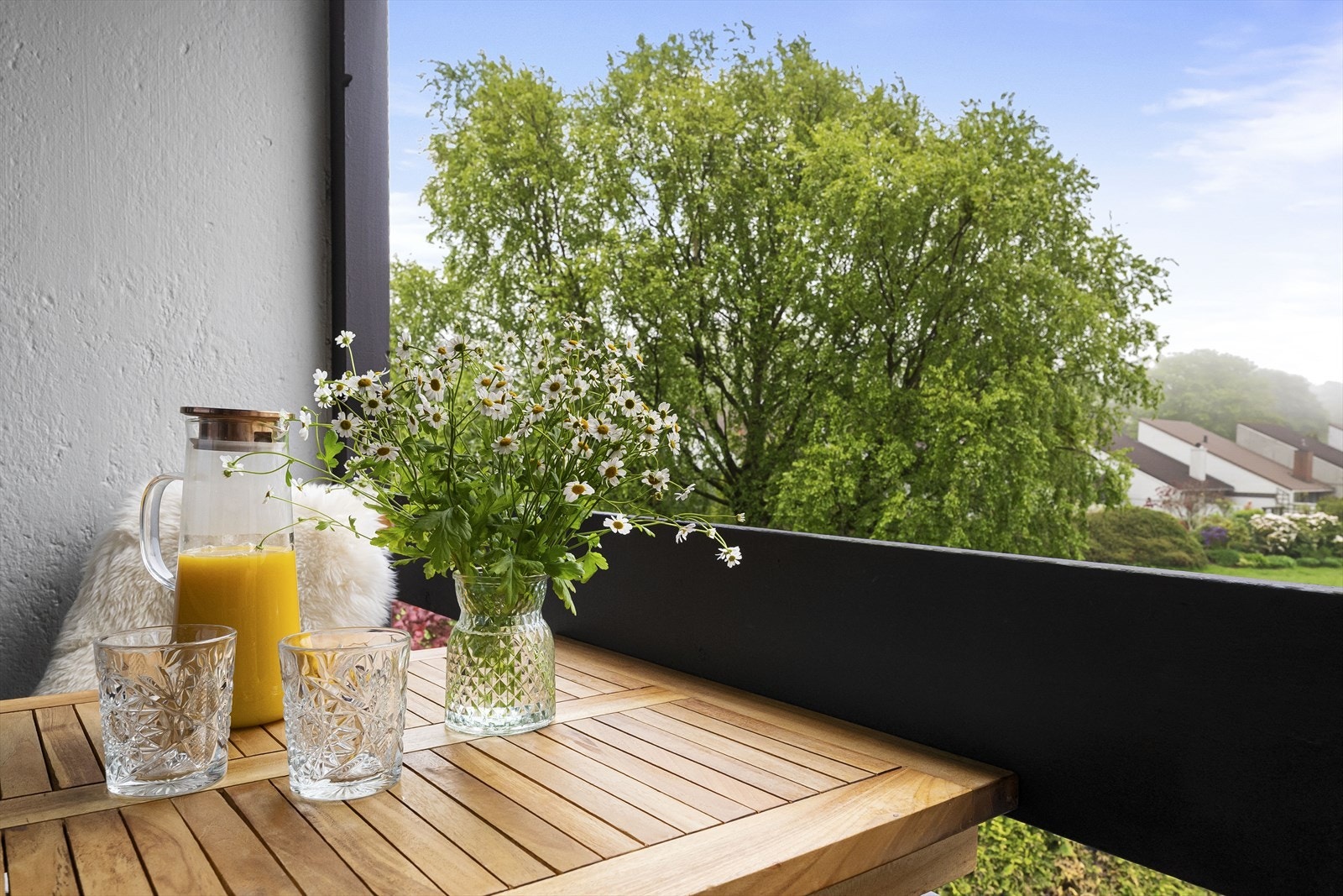 Balkongen på 5 m² har plass til en hyggelig sittegruppe. Galleribilde