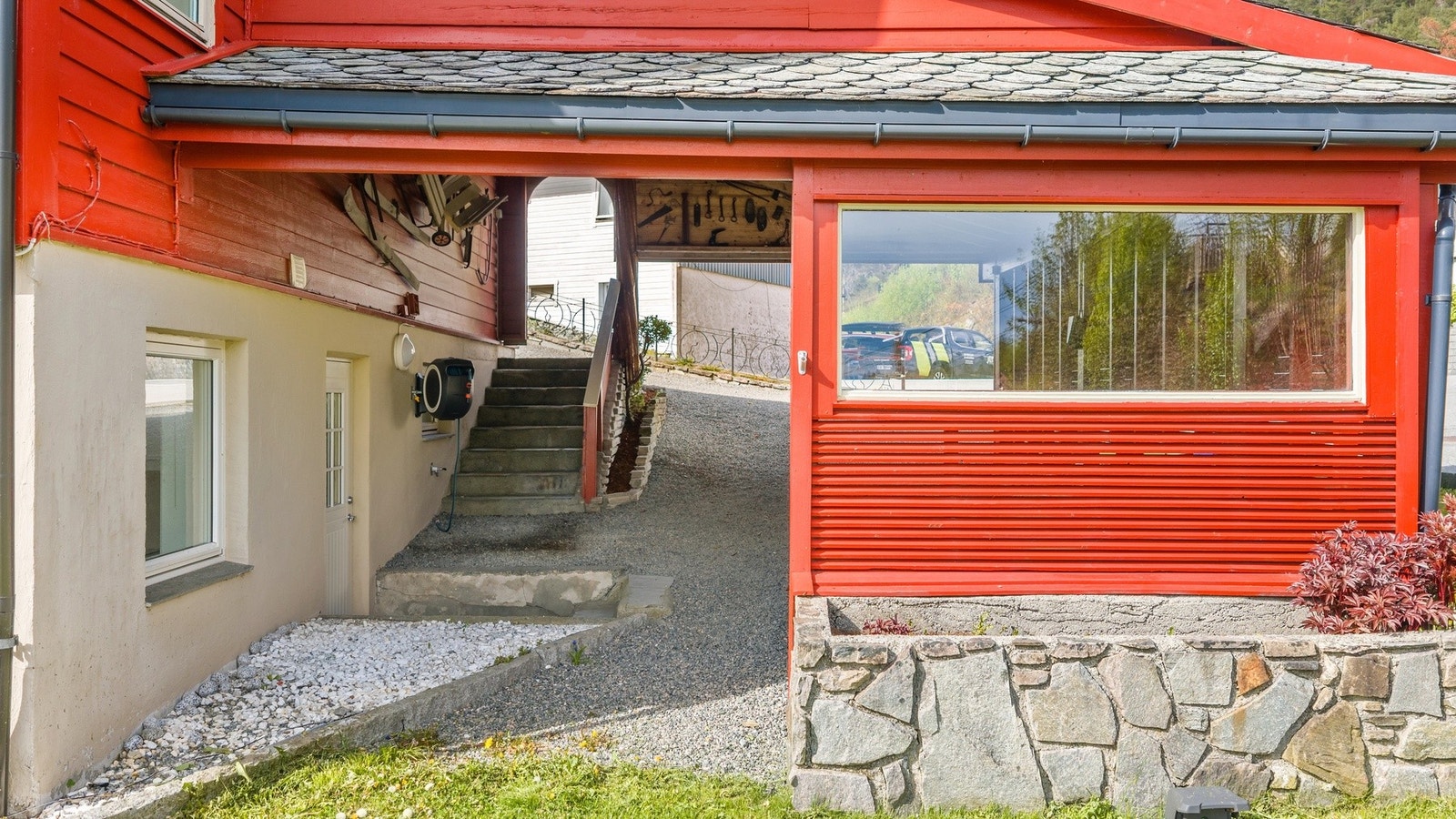 Utleiedel med adkomst fra carport Galleribilde