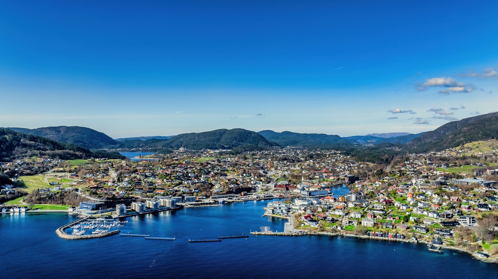 Osøyro med mobergsvikjo Galleribilde