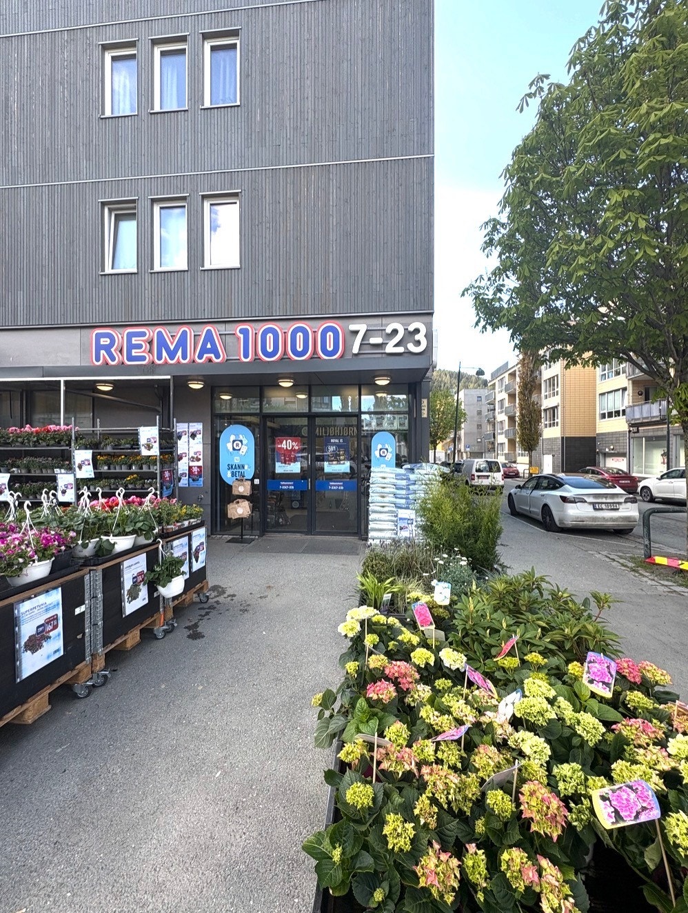 Bilde fra selger. Nærmeste dagligvarebutikk er Rema 1000 som er kun 2 minutter unna. Galleribilde