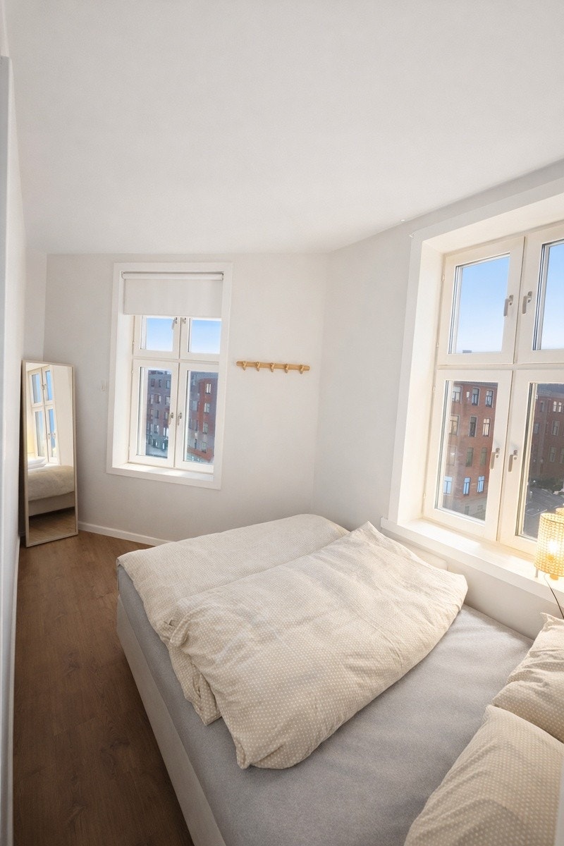 Lyst og luftig soverom nr 2 med 140cm Dobbeltseng Galleribilde