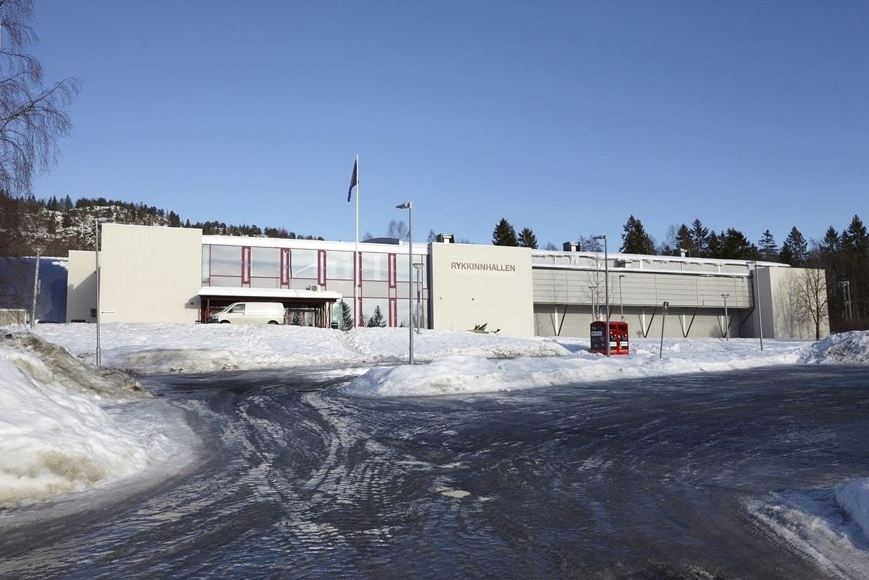 Rett oppe i gaten finner du Rykkinhallen. Galleribilde
