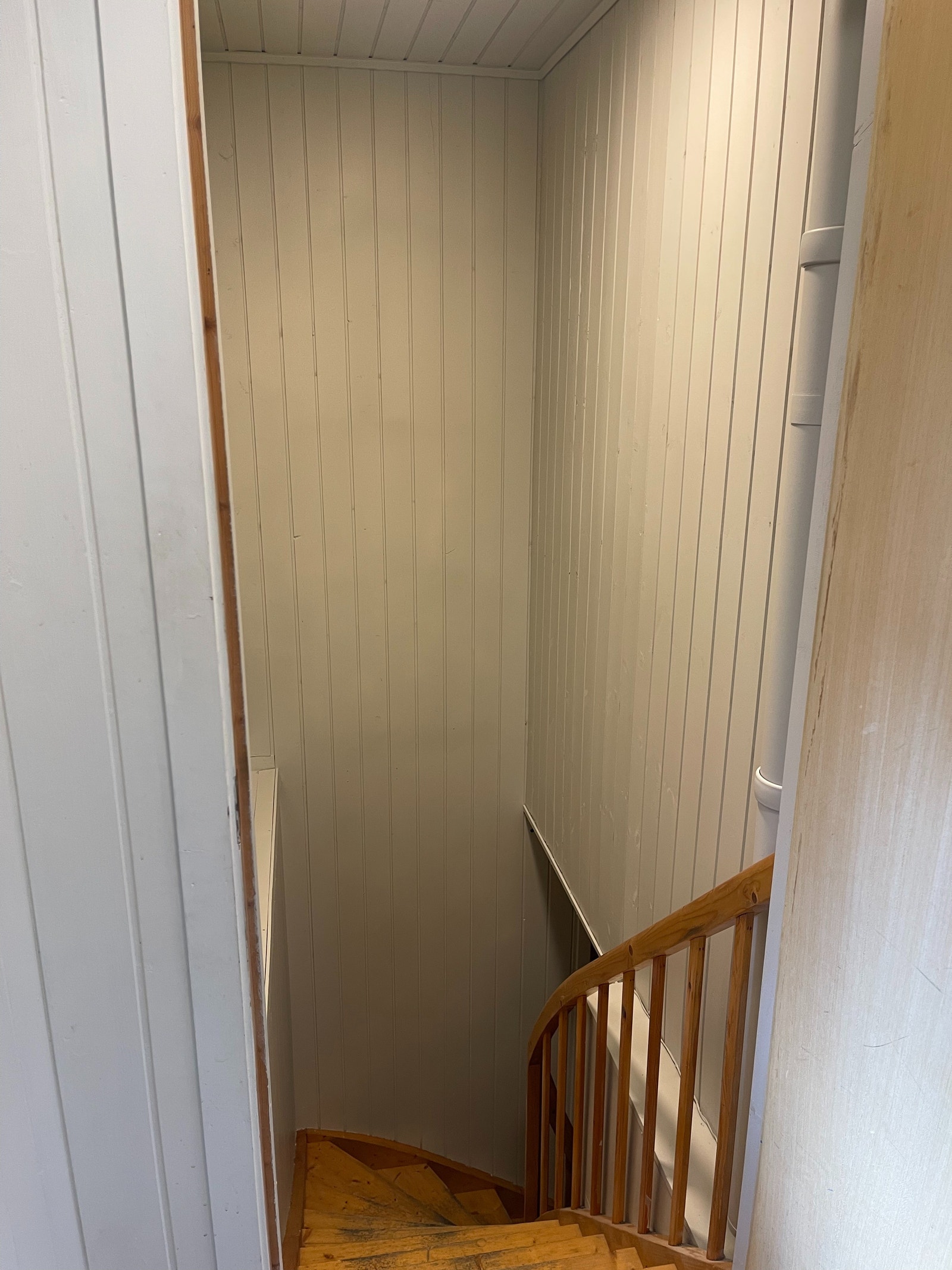 Trapp til kjeller fra yttergang Galleribilde