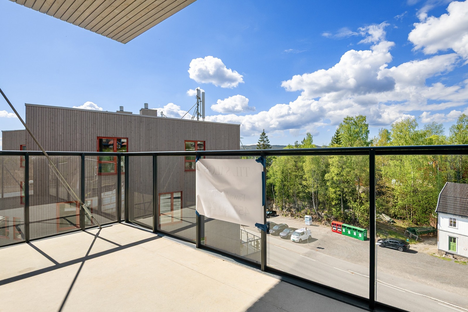 Nyt solnedgangen fra denne balkongen. Galleribilde